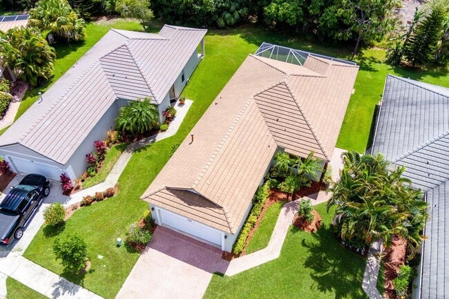 Building Photo - 732 SW Rocky Bayou Terrace