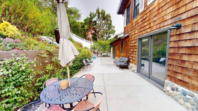 Building Photo - 30621 Sandtrap Dr