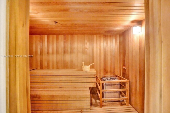 Building Photo - 20000 E Country Club Dr