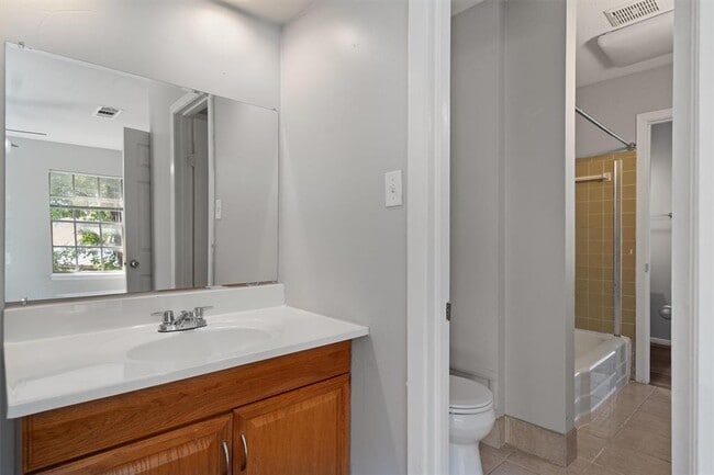 Building Photo - 5800 Belmoor Dr