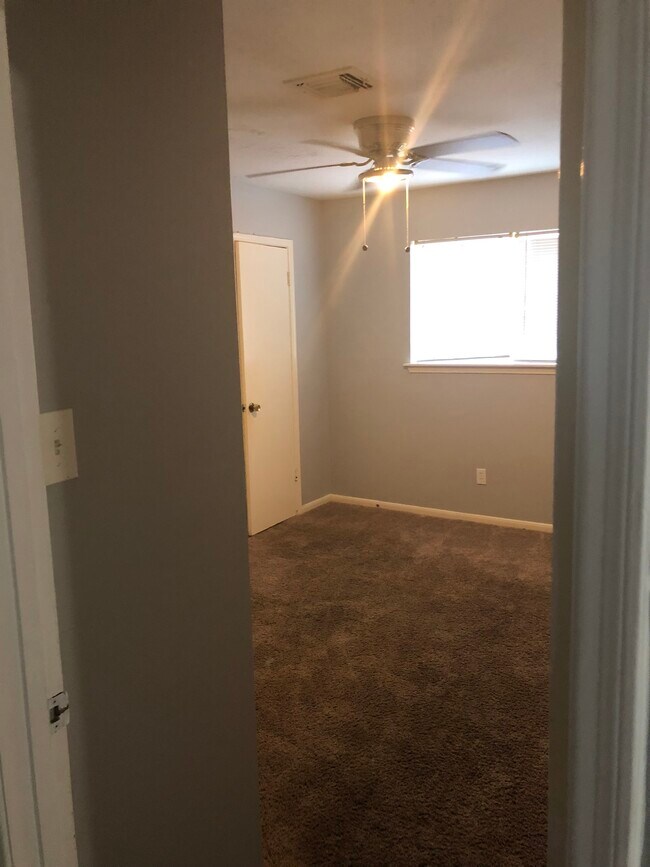 Building Photo - 10915 Gatlinburg Dr