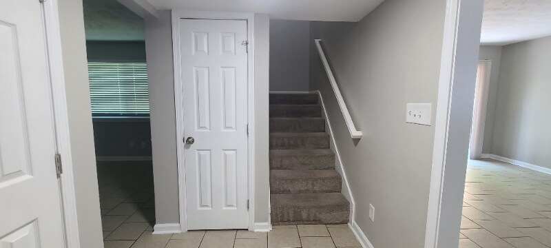 Building Photo - 922 Pine Oak Trail