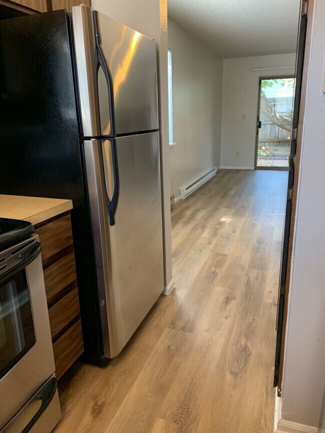 Building Photo - 1925 Ross Ct