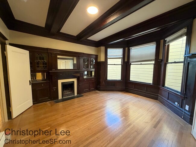 Building Photo - 2211 Pine St