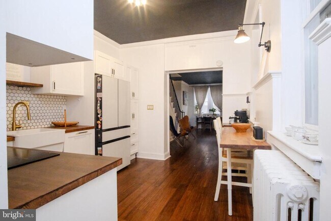 Building Photo - 3030 Edgemont St