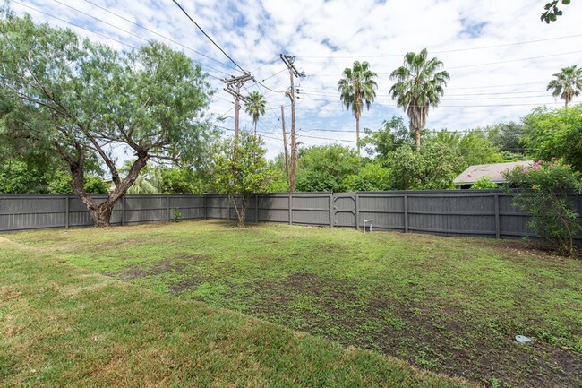 Building Photo - Home Sweet Haven in McAllen