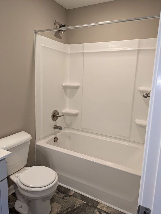 Building Photo - 2 Bedroom Condo For Rent in Sango Area!