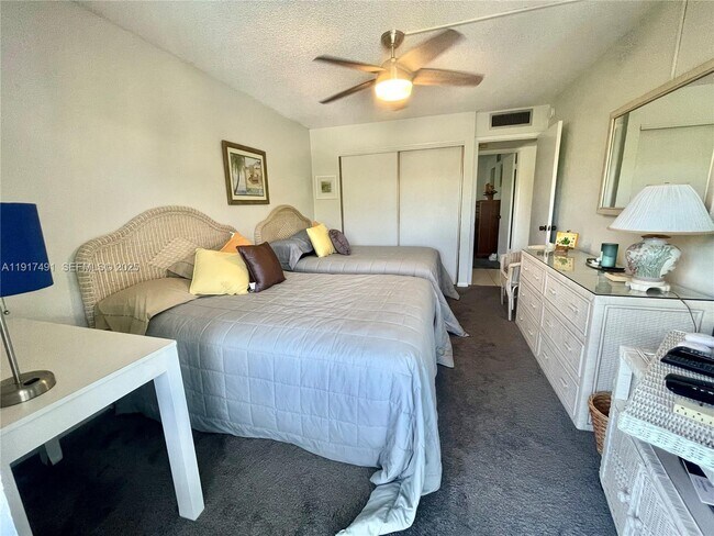 Building Photo - 2309 S Cypress Bend Dr