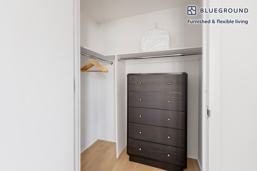 Building Photo - 243 W 28th St