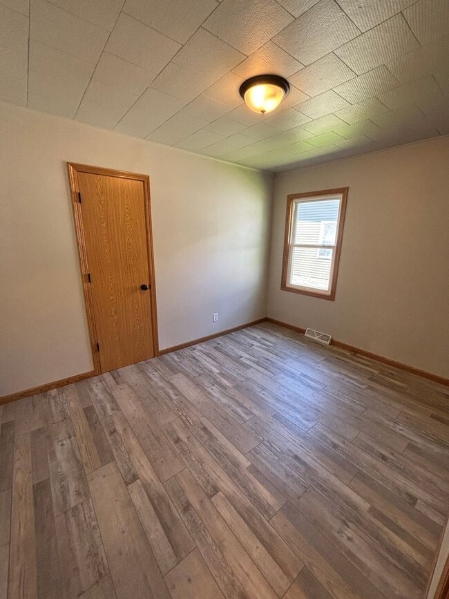 Building Photo - Fully Remodeled 3 Bed/1 Bath Home with Fenced Yard and 2-Car Garage!