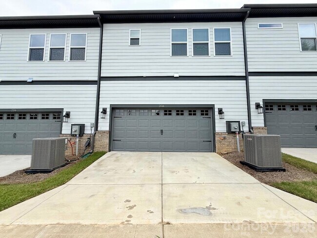 Building Photo - 206 Silver Fleet Dr