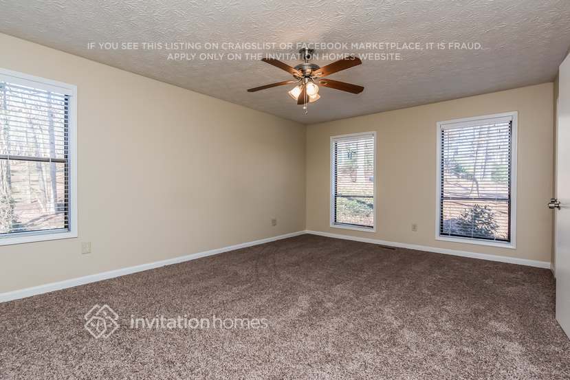 Building Photo - 640 Old Orchard Dr