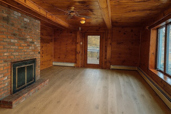 Building Photo - 27 Carrier Ln