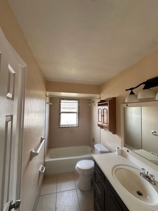 Building Photo - Charming 2-Bedroom, 2-Bathroom Duplex for Rent!