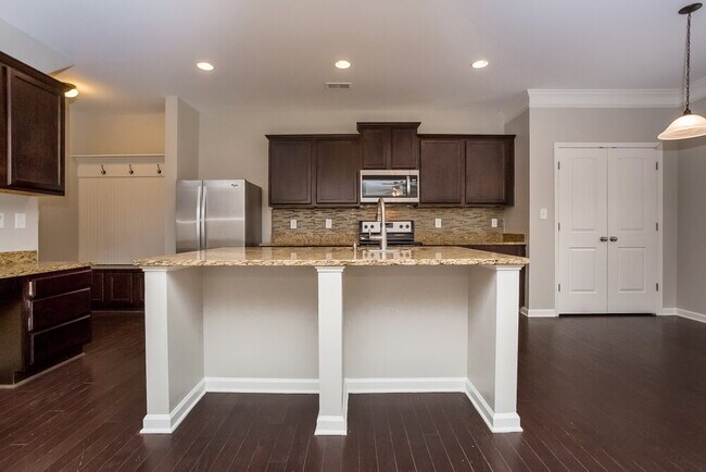 Building Photo - 229 Klinetop Dr