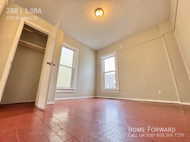 Building Photo - 219 Holmes St