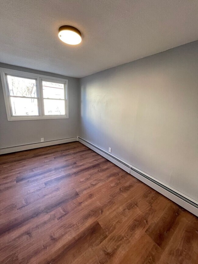 Building Photo - 57 Van Ness St