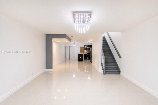 Building Photo - 5215 SW 40th Ave
