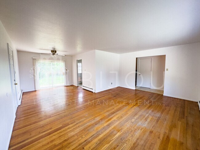Building Photo - 206 Catalina Pl