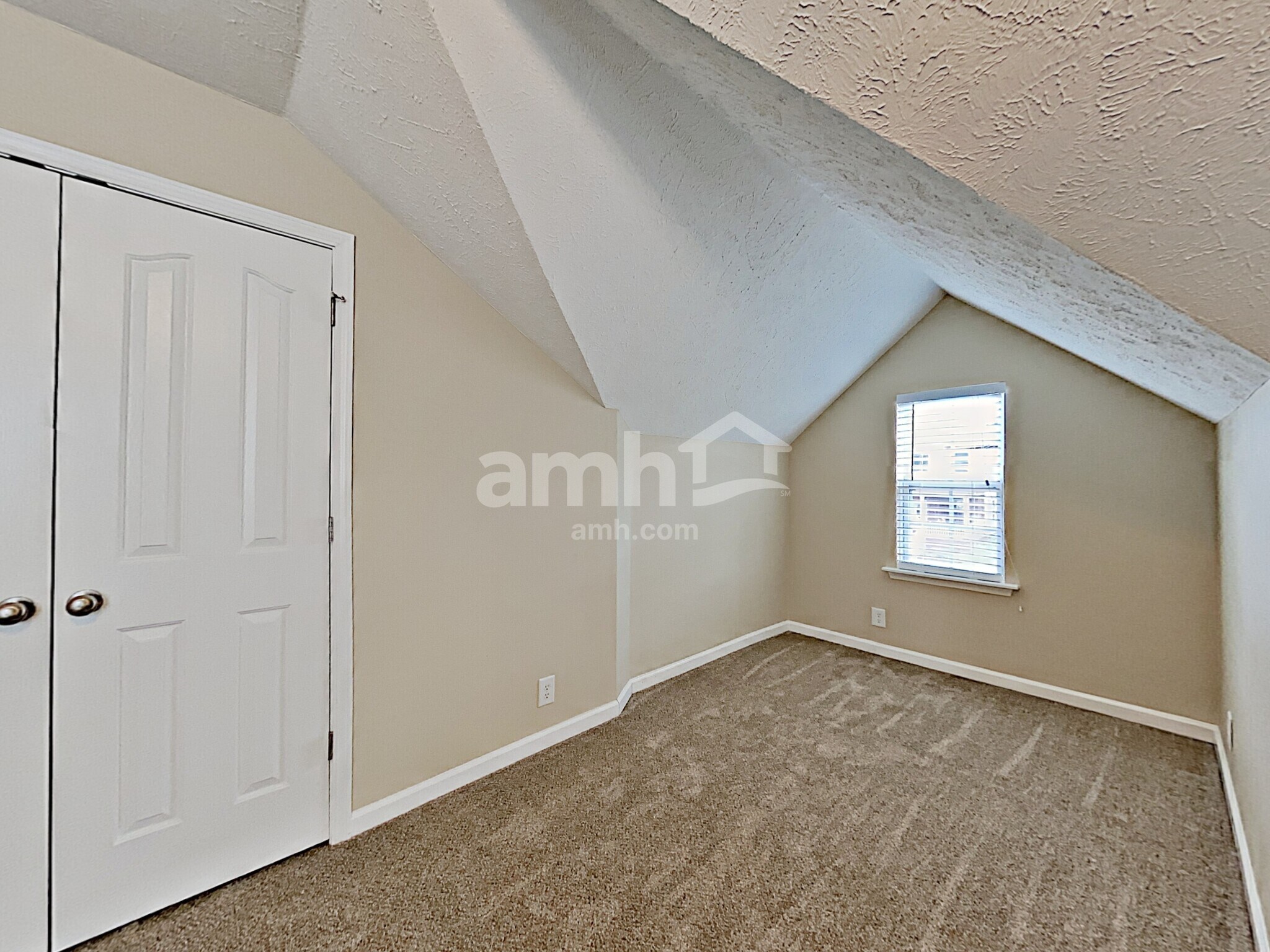 Building Photo - 2053 Leefield Dr