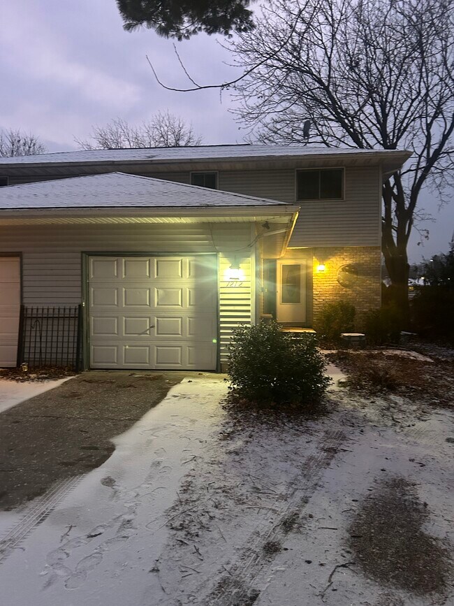 Front - 1212 Williams St