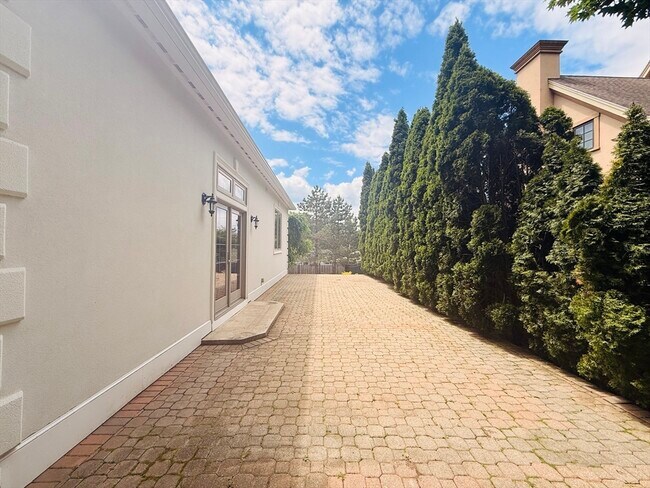 Building Photo - 29 Clifton Rd