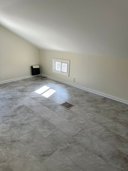 Large Bedroom - 4056 Park Ave