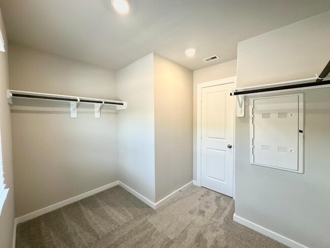 Building Photo - 12176 Ridge Top Dr
