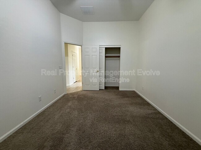Building Photo - 281 W Flamingo Dr