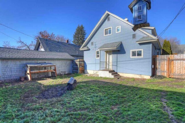 Building Photo - 1709 W Spofford Ave