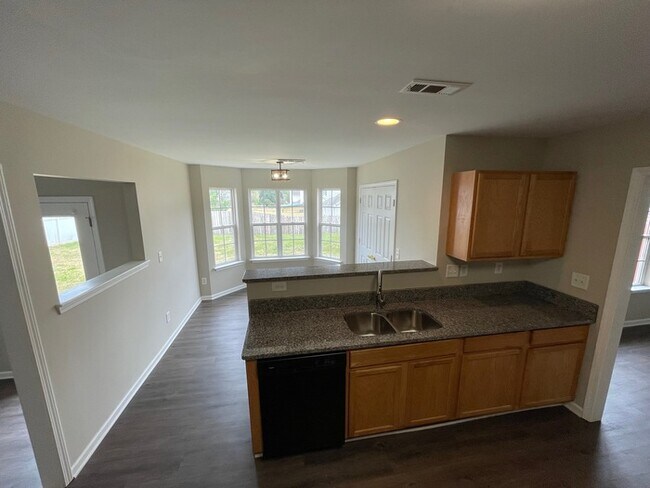 Building Photo - 3635 Pauline Ln
