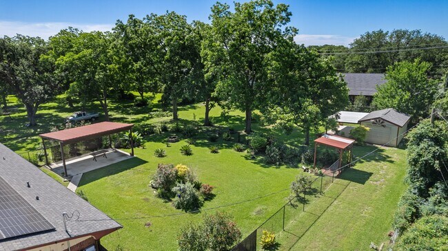 Building Photo - 616 Cannan Dr