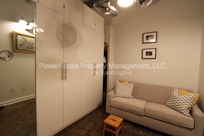 Building Photo - 172 Haynes St SW