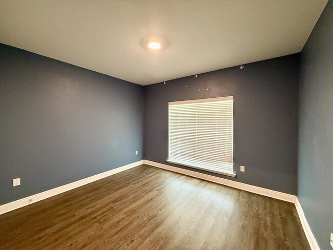 Building Photo - 31075 Semper Dr