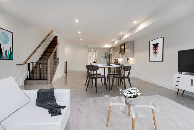 Building Photo - 290 Griffith St