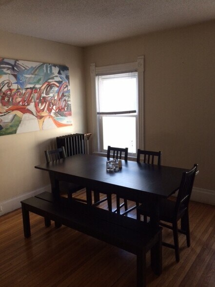 Dining area - 1336 Hewitt Ave