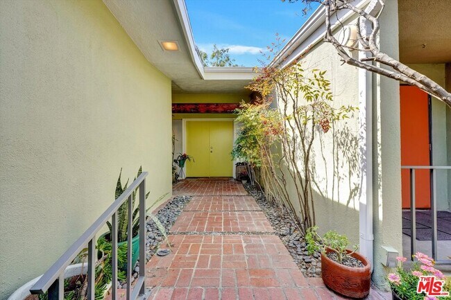 Building Photo - 2755 Carmar Dr