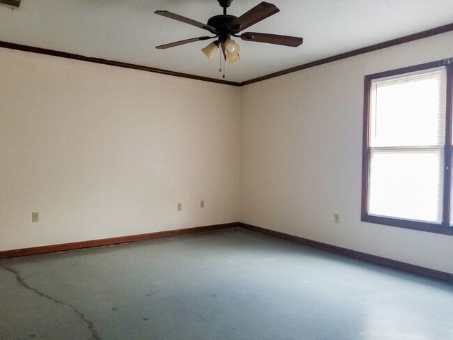 Building Photo - Spacious South Augusta Home Renovated. Con...