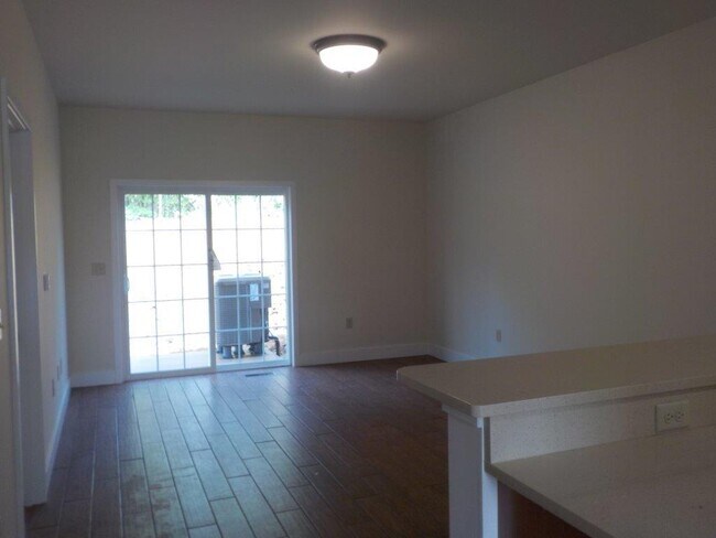 Building Photo - Spacious 3-Bed, 3.5-Bath Townhouse on East...