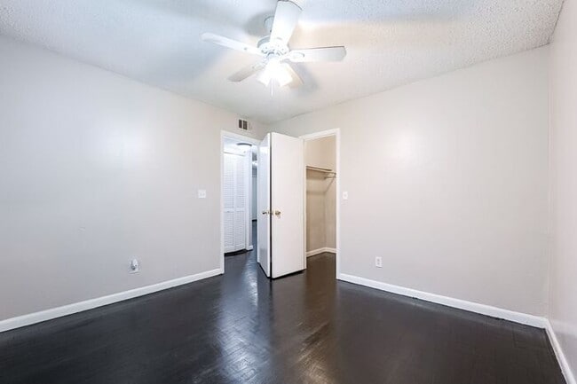 Building Photo - 1635 Line Cir