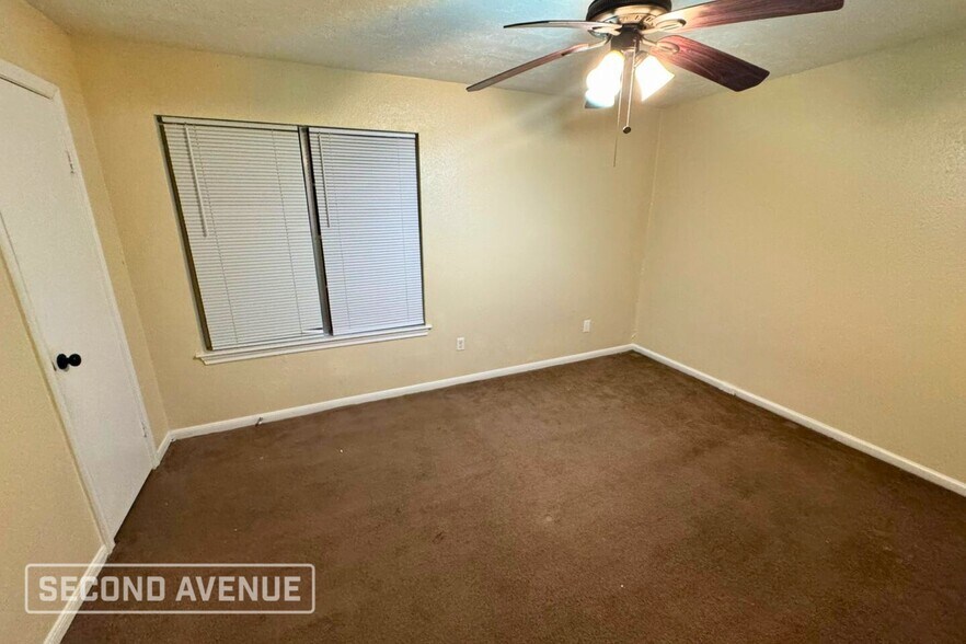 Building Photo - 1813 Country Village Blvd