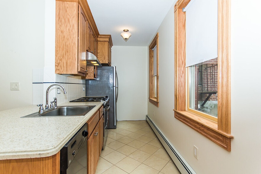 Building Photo - 44 Garden St