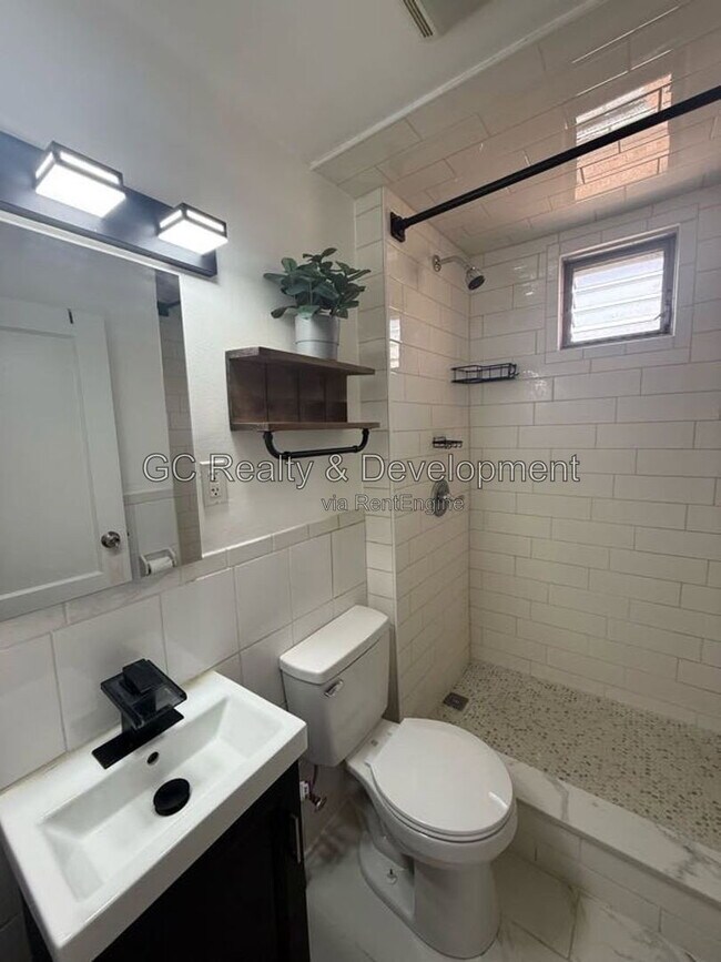 Building Photo - 5709 W Dakin St
