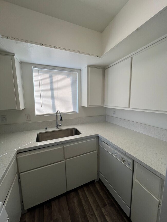 Building Photo - 6942 Appleton Dr