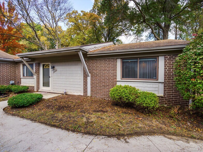 Building Photo - 26656 Farmbrook Villa Dr