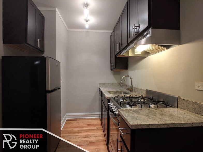 Building Photo - 4735 N Hermitage Ave