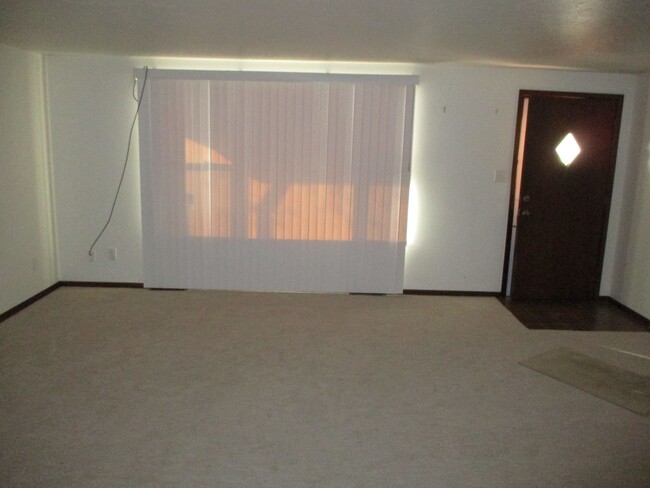 Building Photo - Beautiful 3 Bedroom, 1 Bath Ranch in Lovel...