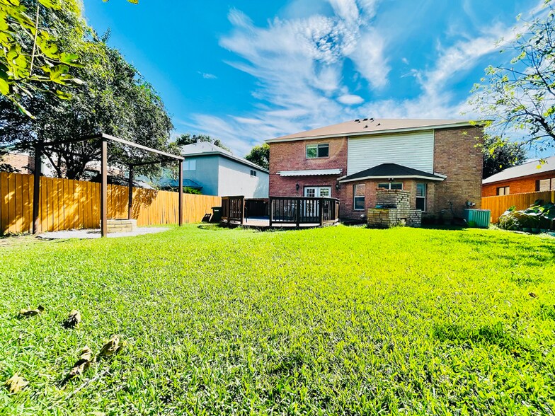 Building Photo - 2127 Encanto Ridge