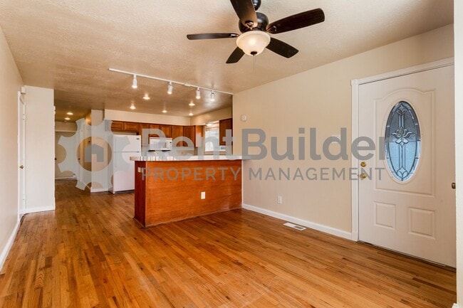 Building Photo - !!!$800.00 Move In Discount if rented by 0...