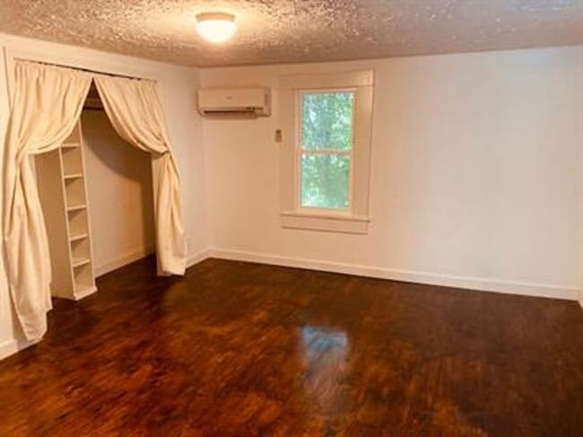 Building Photo - Loudon 37774 - 2 bedroom, 1 bath home - Co...